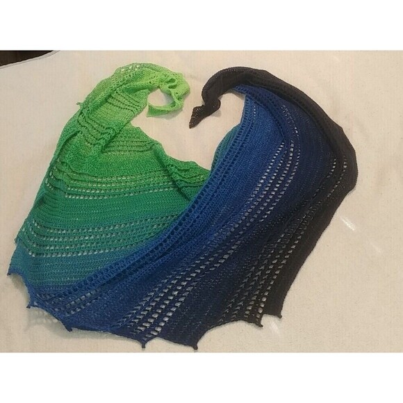 Handmade Crochet Dragon Wing Tringle Wrap/Shawl Blue/Green Ombre 100% Cotton - Picture 7 of 9